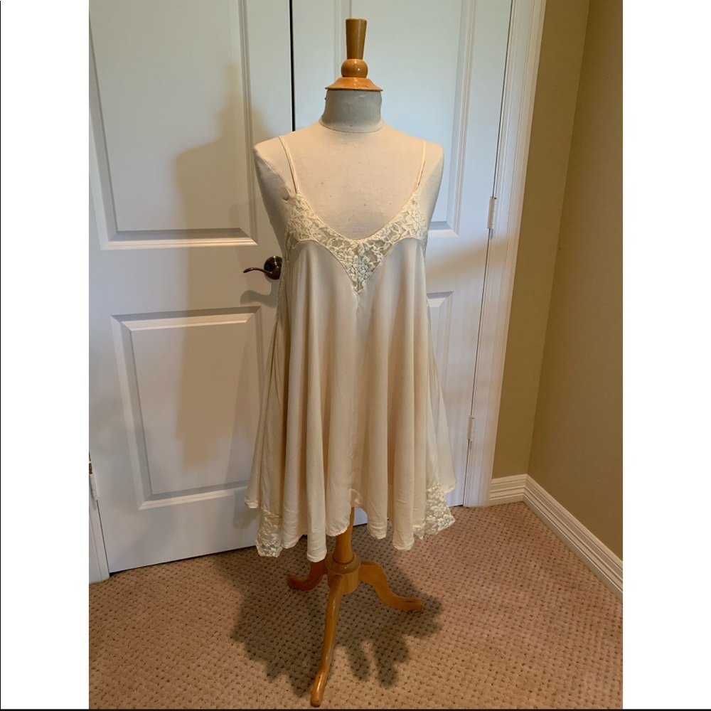 🆕 IVORY DRESS - Picture 3 of 4